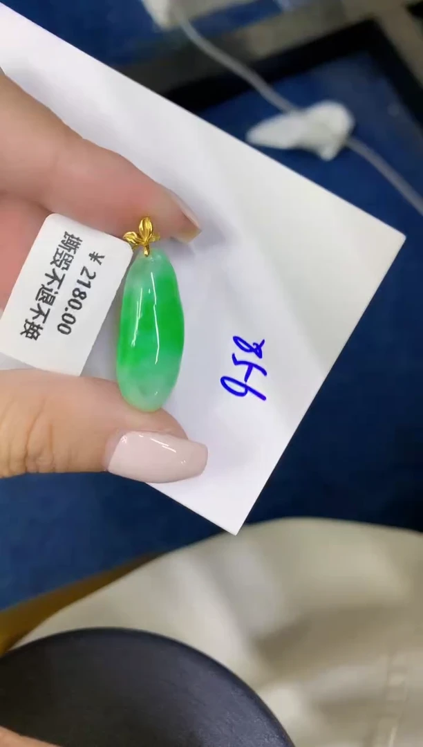 颈饰18K金镶嵌翡翠缅甸天然翡翠A货