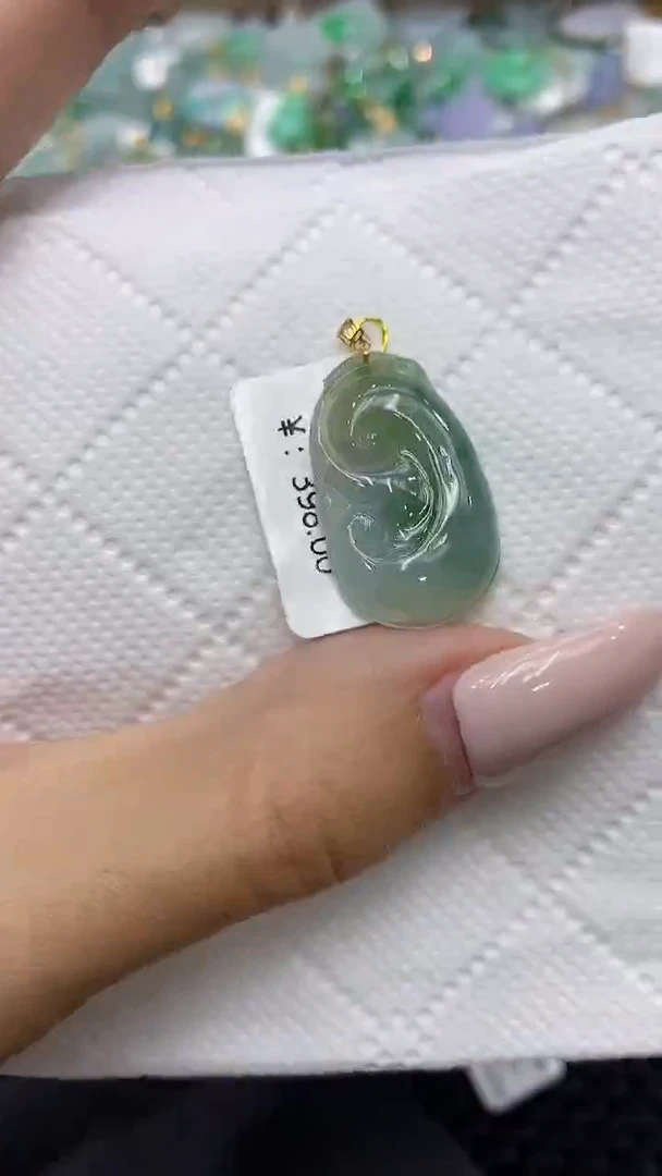 颈饰18K金镶嵌翡翠111111111111