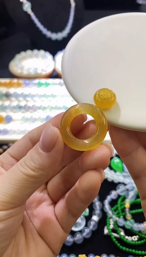 未镶嵌挂件翡翠一套