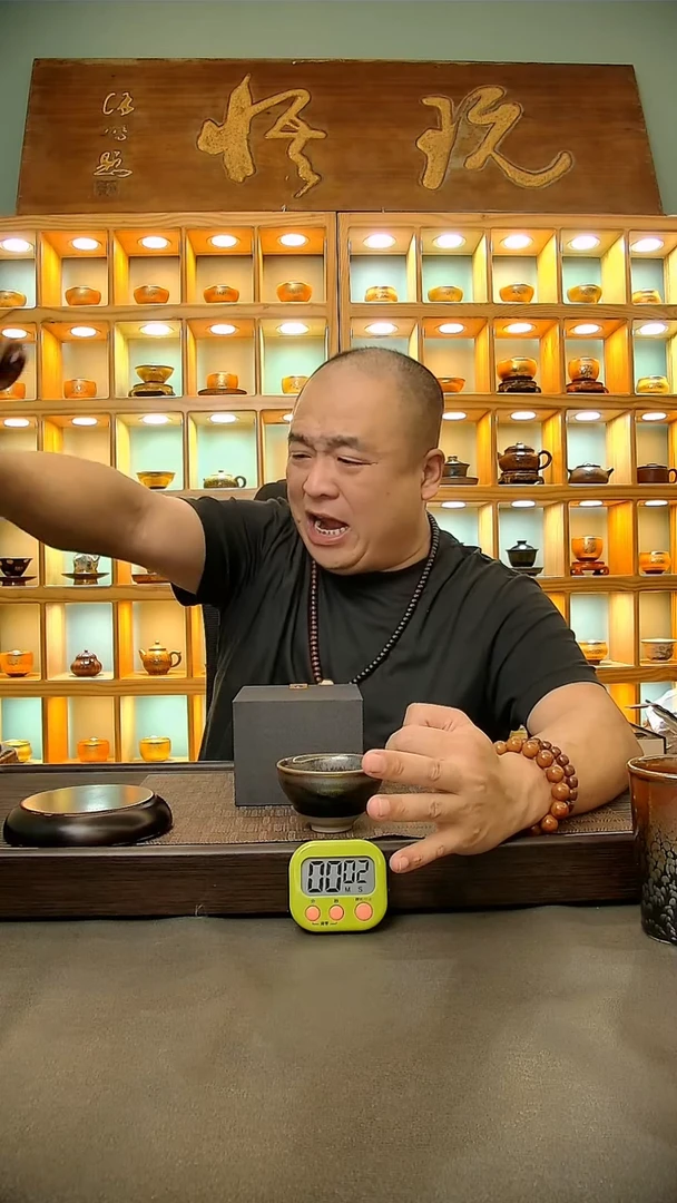 茶盏赚*亿257=。。。