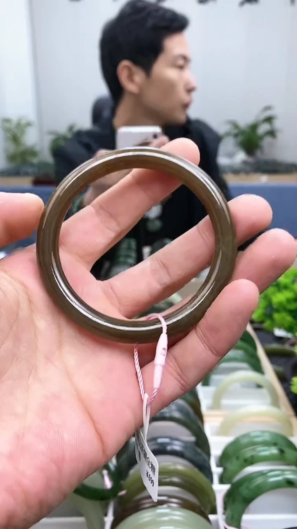 【闪购商品】和田玉手镯未镶嵌57