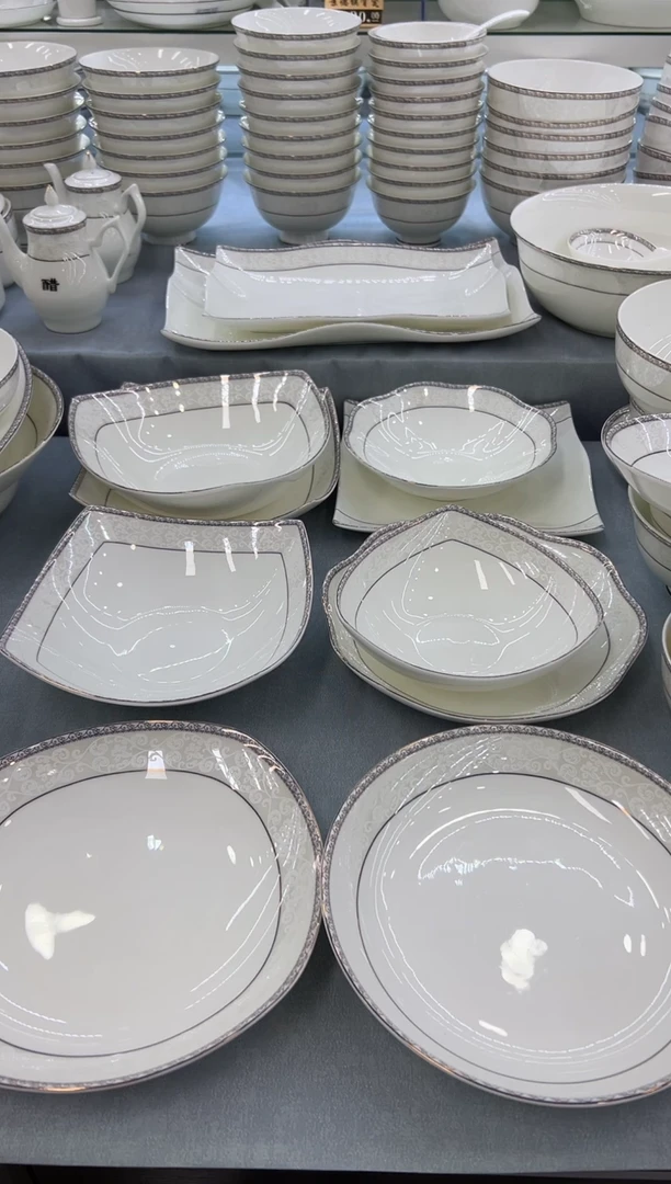 骨瓷玲珑8方4个8饭2个