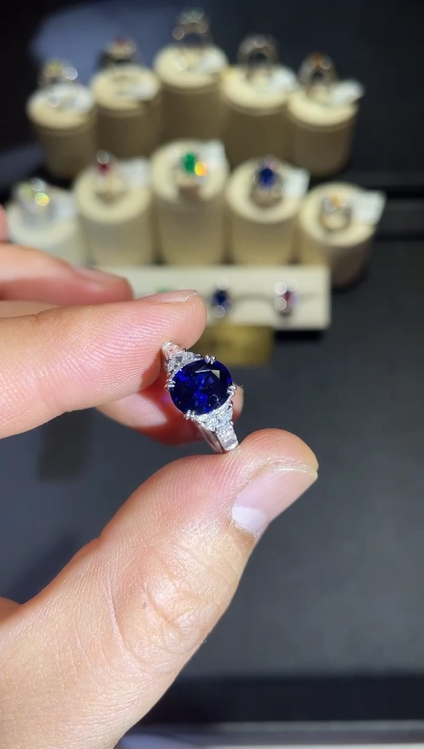 戒指蓝宝石18K金镶嵌2.43ct
