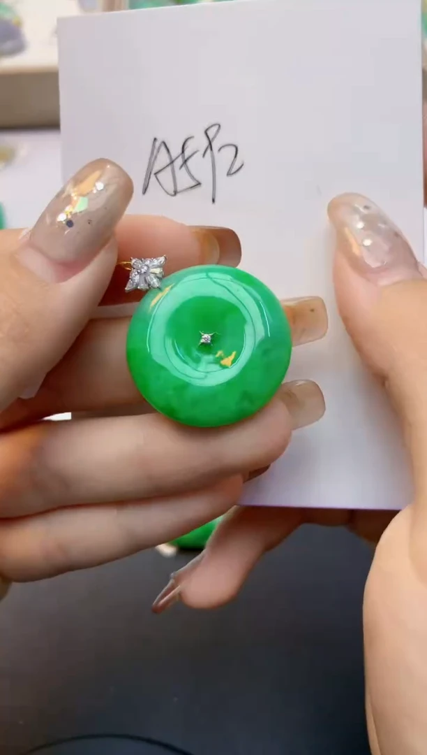 颈饰18K金镶嵌翡翠天然A货翡翠百元以上9元证书费自理