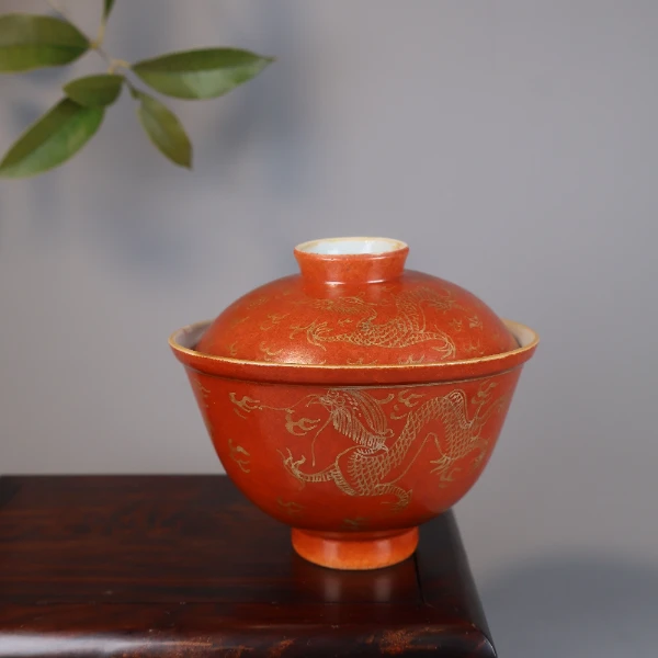 2:清乾隆珊瑚红地描金双龙戏珠盖碗