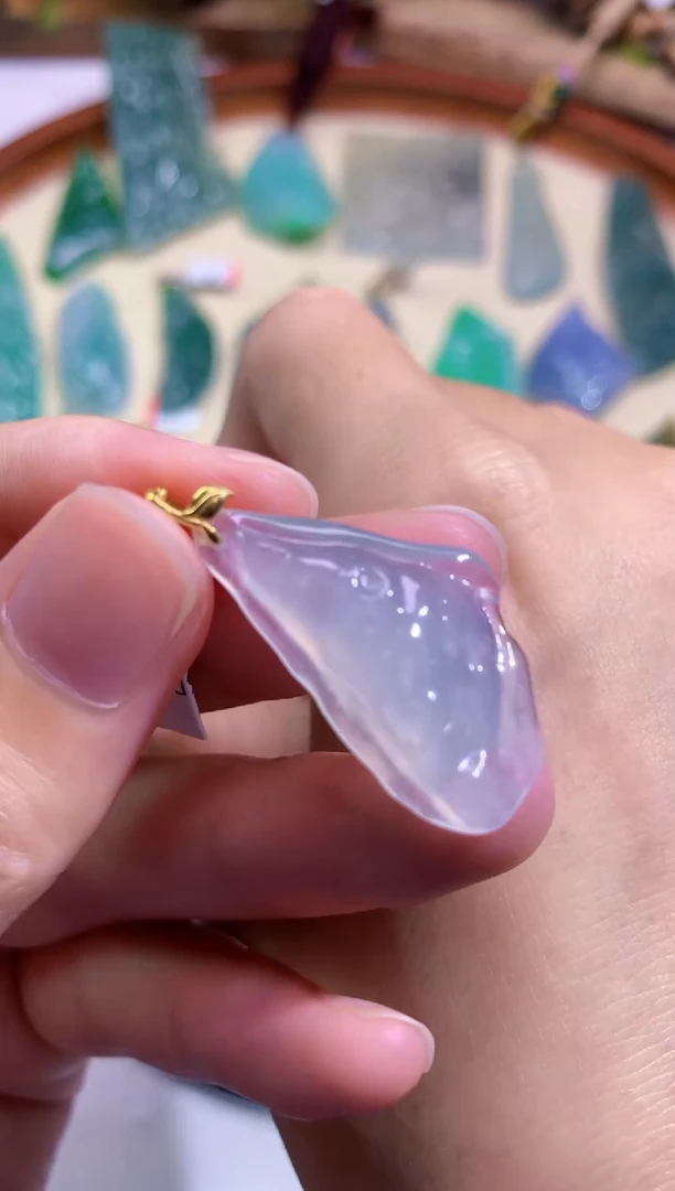 翡翠未镶嵌颈饰