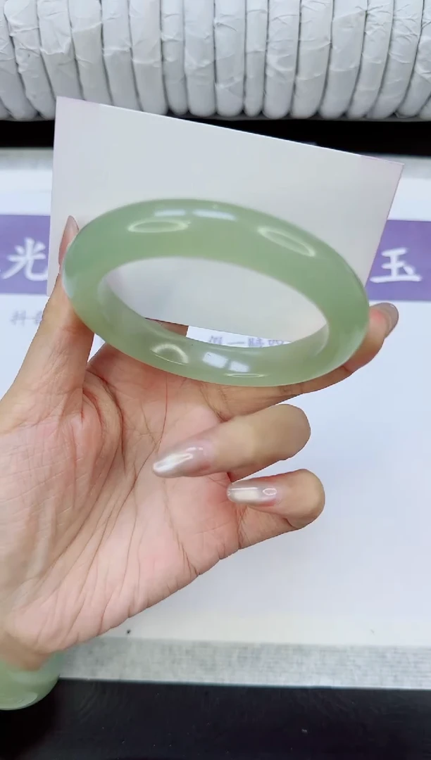 未镶嵌手镯石英质玉245/56.3