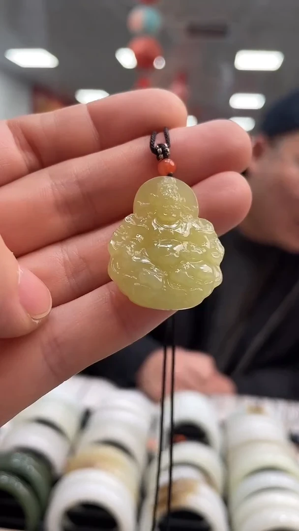 颈饰未镶嵌和田玉高品黄玉财神吊坠随机发一件