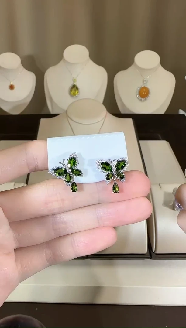 【闪购商品】透辉石设计款银S925镶嵌16mm耳钉