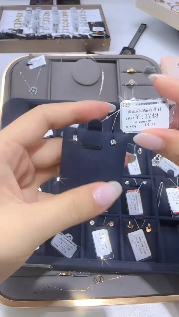 18K金镶嵌耳饰钻石18K金耳饰1450