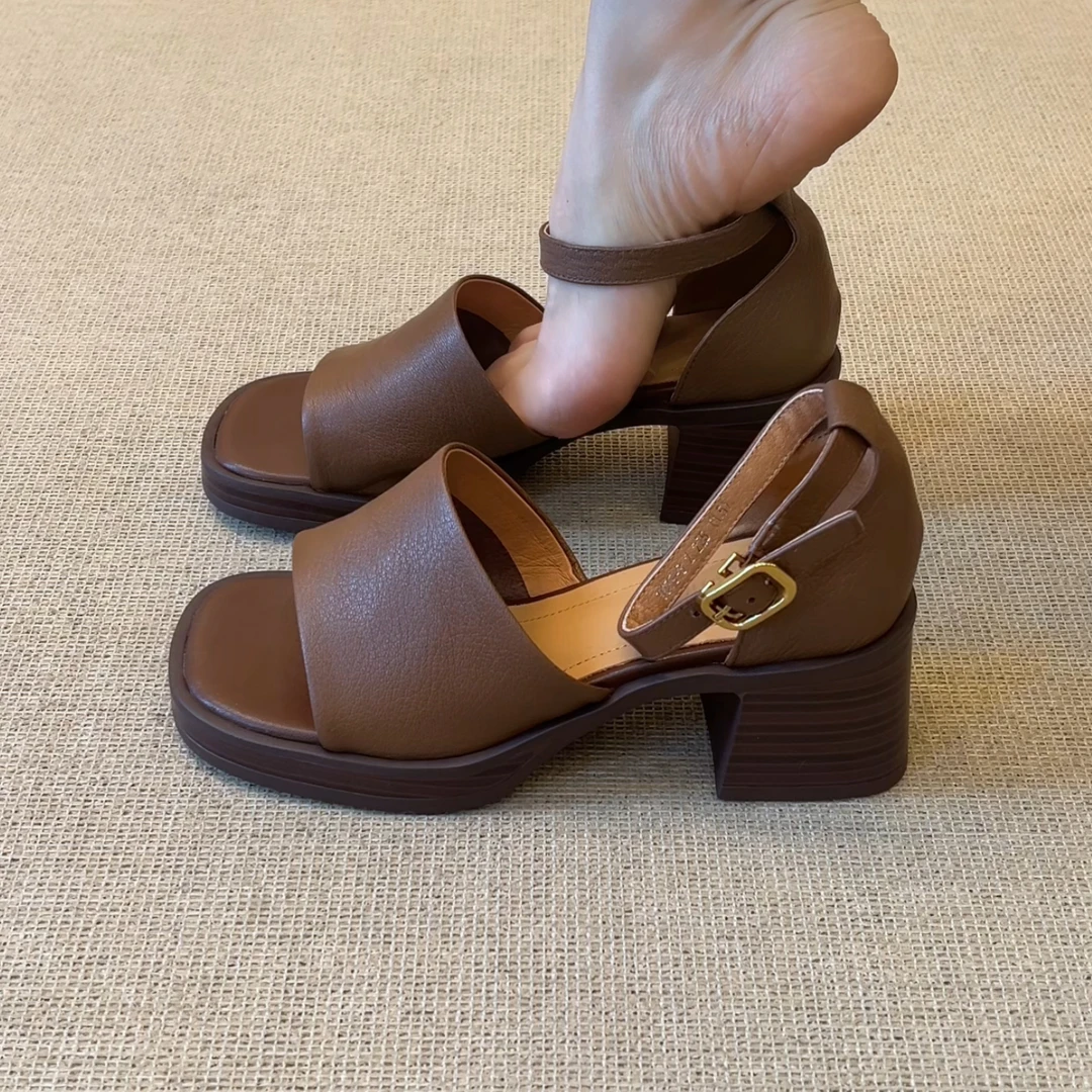 RubyL/6cm简约复古通勤舒适百搭脚腕一字带纯色粗跟露趾凉鞋女款