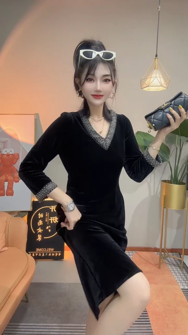 新款时尚重工串珠面膜丝绒显瘦气质感连衣裙