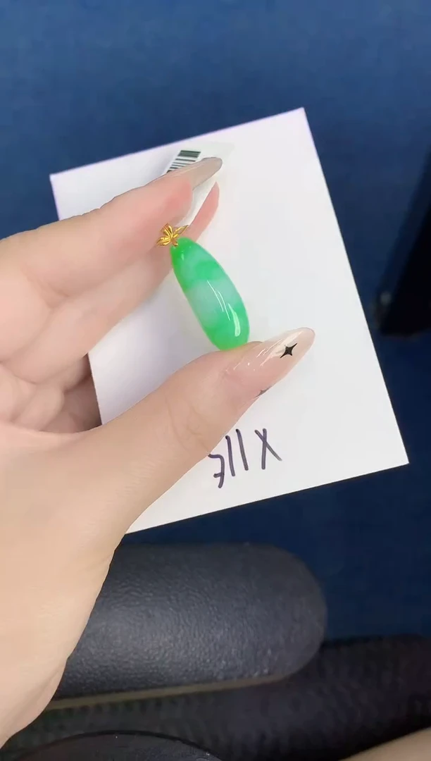 颈饰18K金镶嵌翡翠缅甸天然翡翠A货
