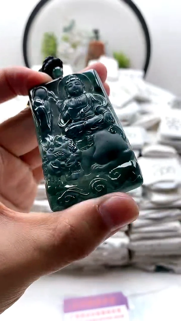 翡翠未镶嵌颈饰文殊