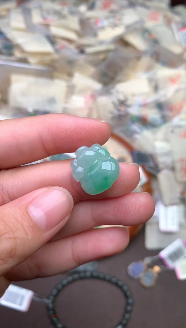 未镶嵌挂件翡翠—