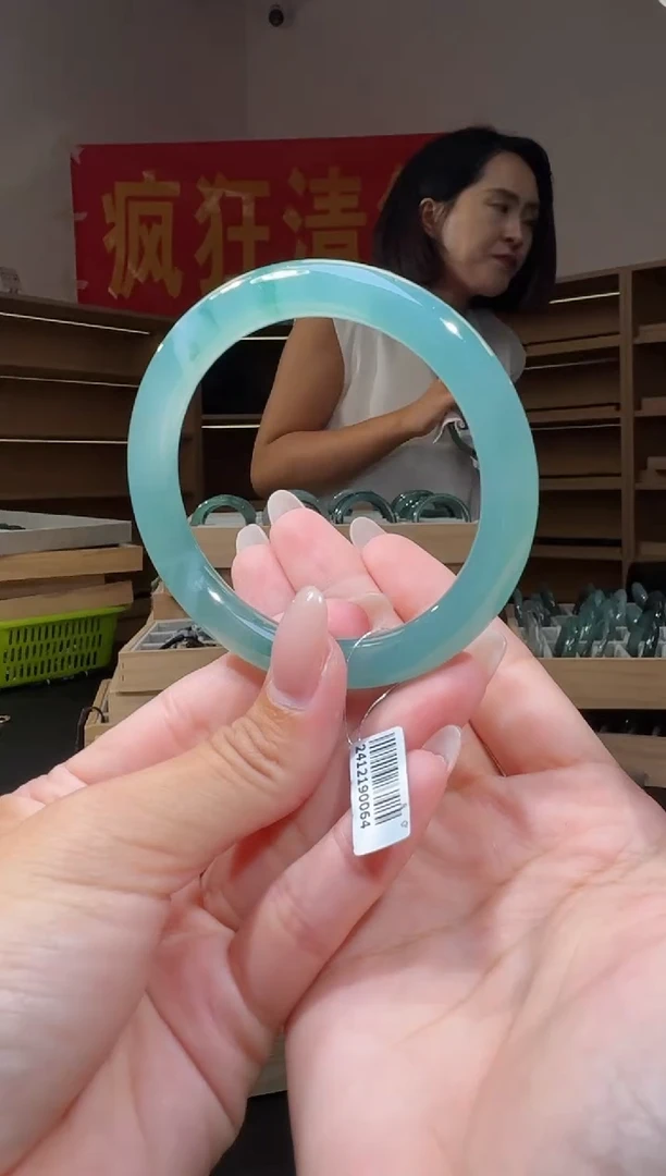 翡翠手镯未镶嵌56圈
