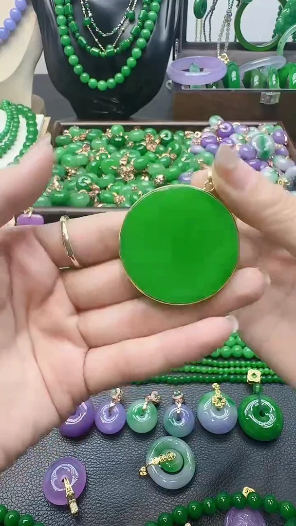 颈饰未镶嵌翡翠超大圆牌包边