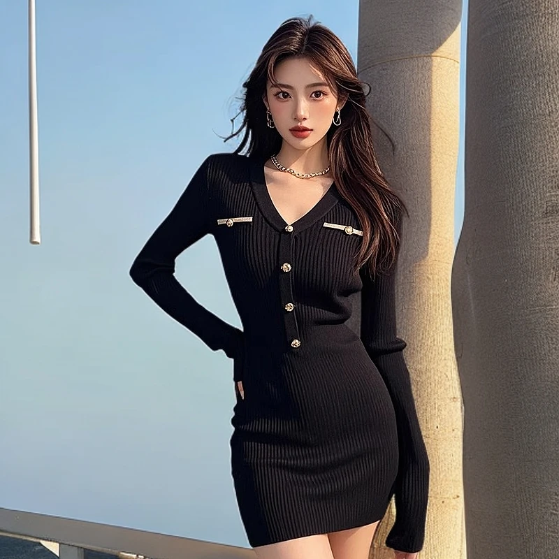 斐妮菱法式春秋新款V领单排扣针织连衣裙女收腰显瘦包臀裙冬打底