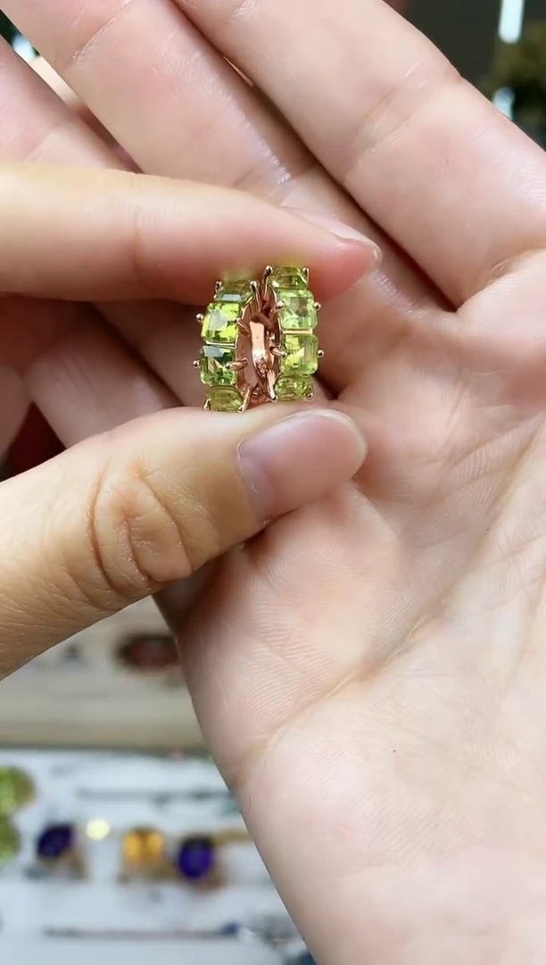 【闪购商品】橄榄石耳饰银S925镶嵌耳饰