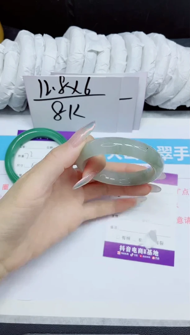 石英质玉手镯未镶嵌73.