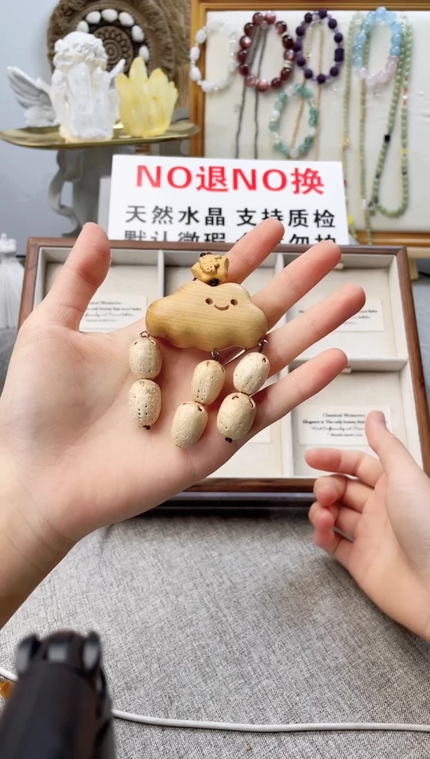 水晶手串未镶嵌崖柏挂件