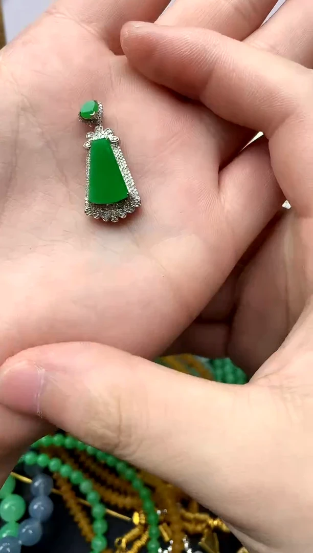 颈饰18K金镶嵌翡翠202-中国好珍宝