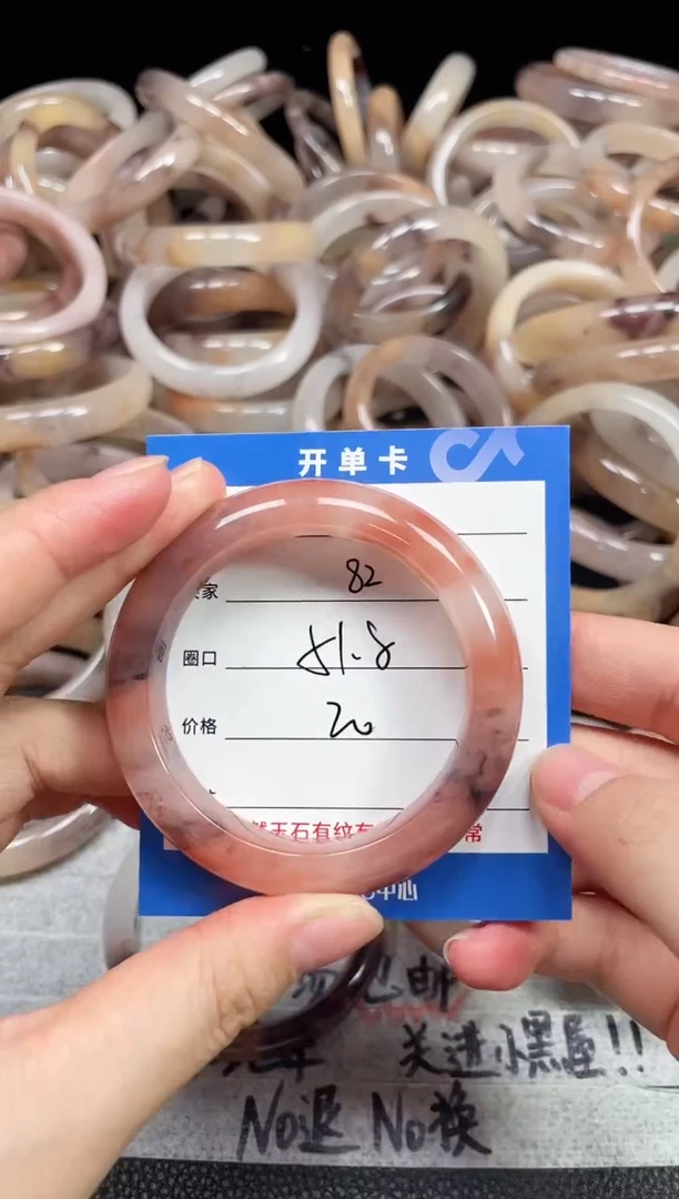 未镶嵌石英质玉手镯82