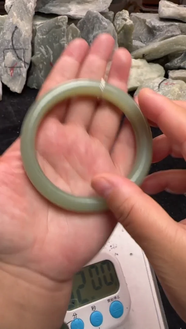 未镶嵌根据客户要求定制和田玉三*姐新疆和田玉且末料手镯