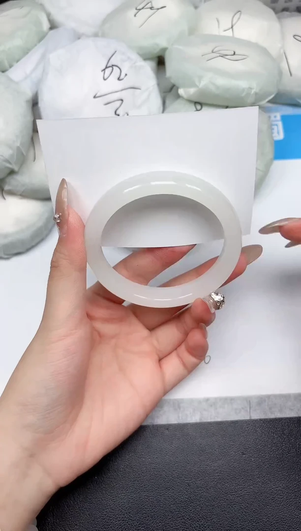 未镶嵌手镯石英质玉146-58