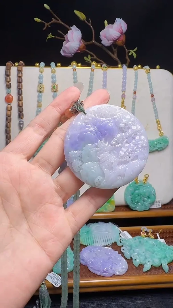 翡翠未镶嵌颈饰山水牌