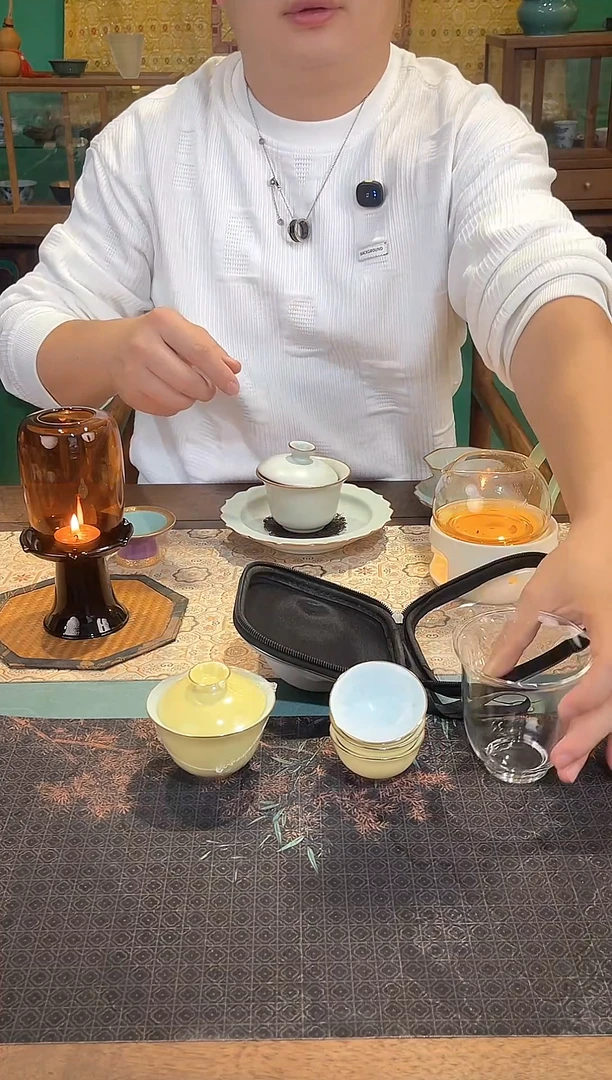 工厂直播间，旅行套装