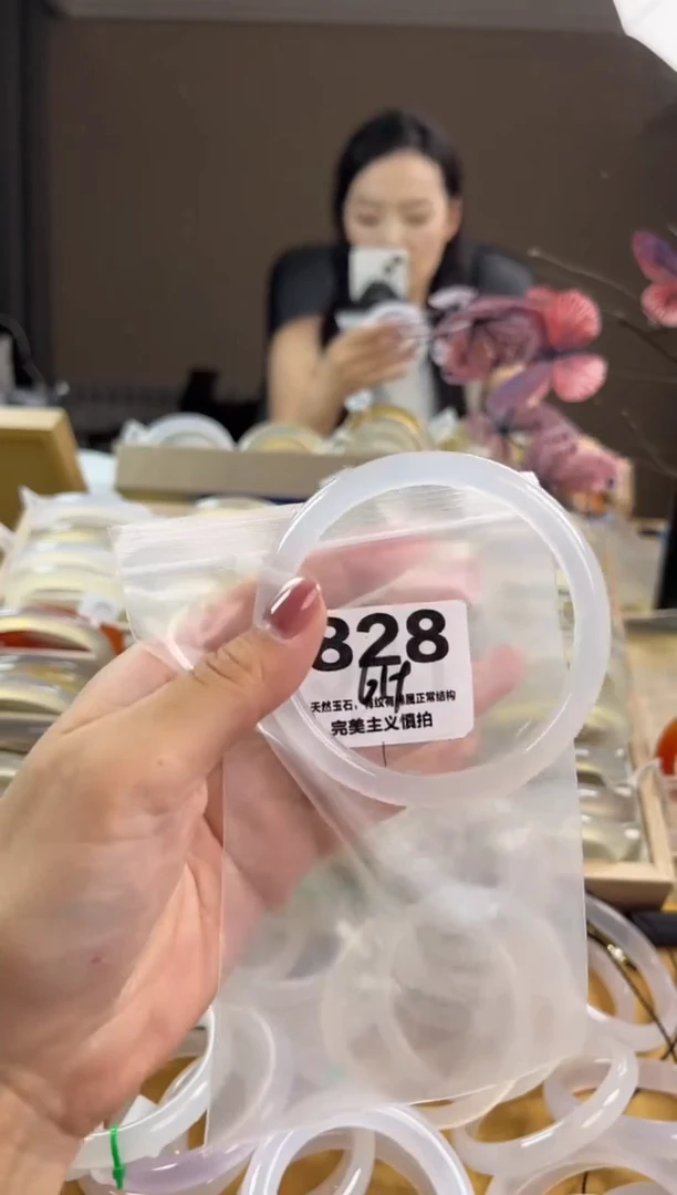 玛瑙/玉髓手镯未镶嵌828