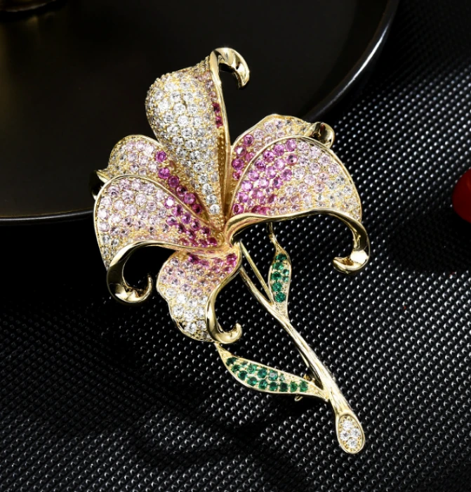 1420粉色百合花胸针