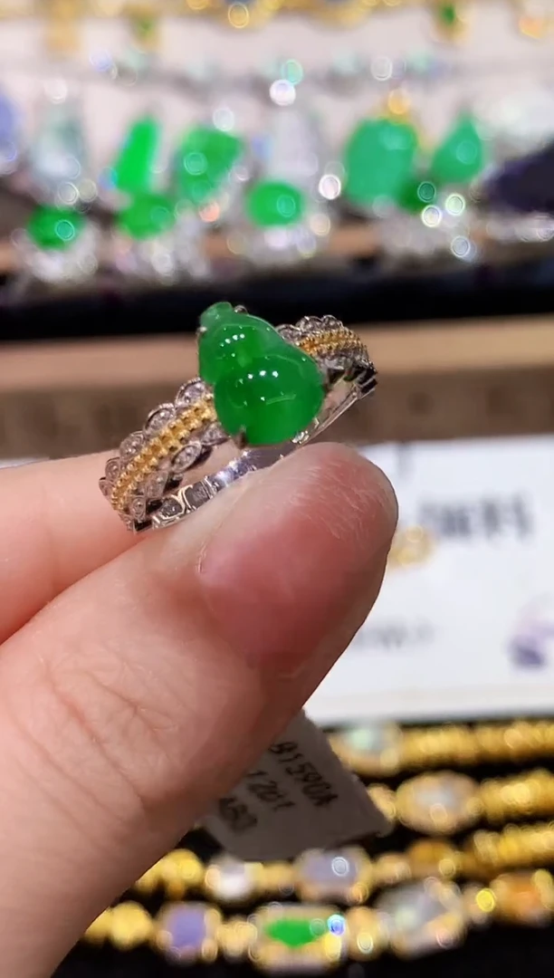 18K金镶嵌戒指翡翠L多样性发其一