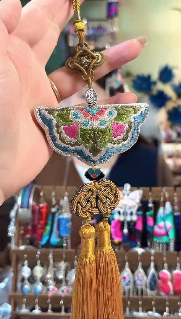 ?****?彩云南阁非遗老绣饰品583