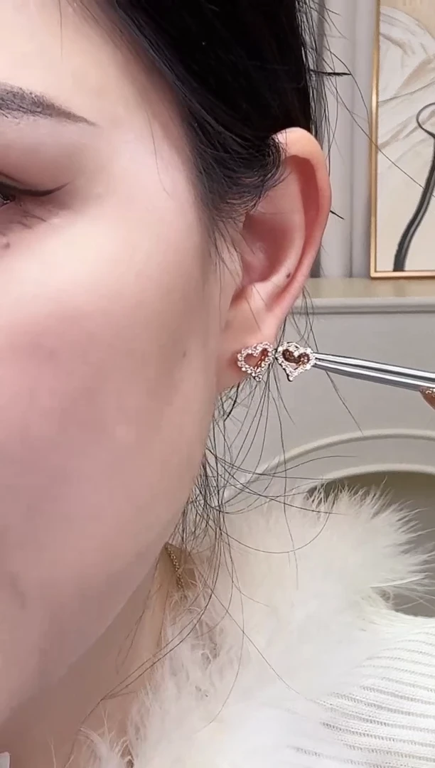 18K金镶嵌实验室培育钻石耳饰18k金k玫满钻爱心耳钉