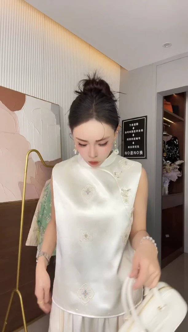 5153马甲  蓝色点缀花 L110-125
