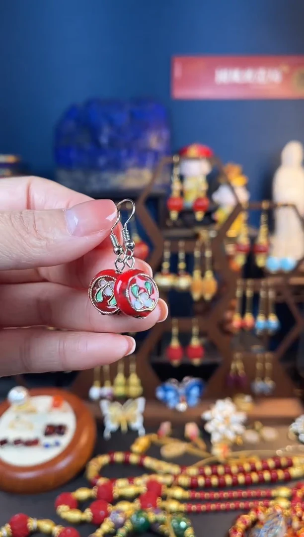 【闪购商品】红色花朵珐琅耳钩