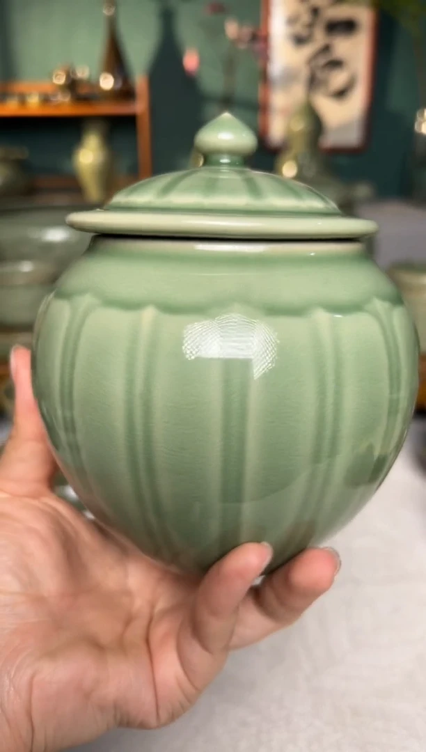 其他耀州窑青釉莲瓣茶罐特价