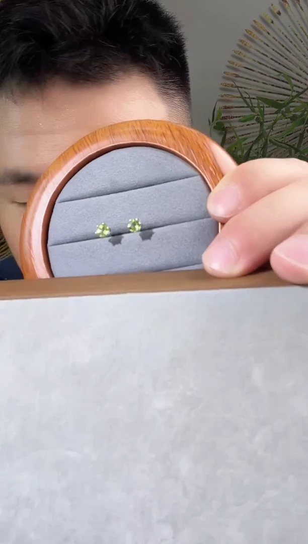 【闪购商品】橄榄石耳饰银S925镶嵌KT25021308