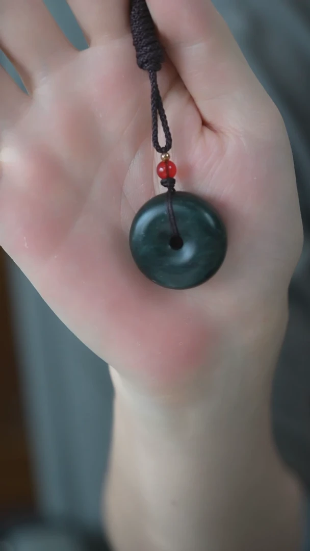 岫玉未镶嵌颈饰平安扣