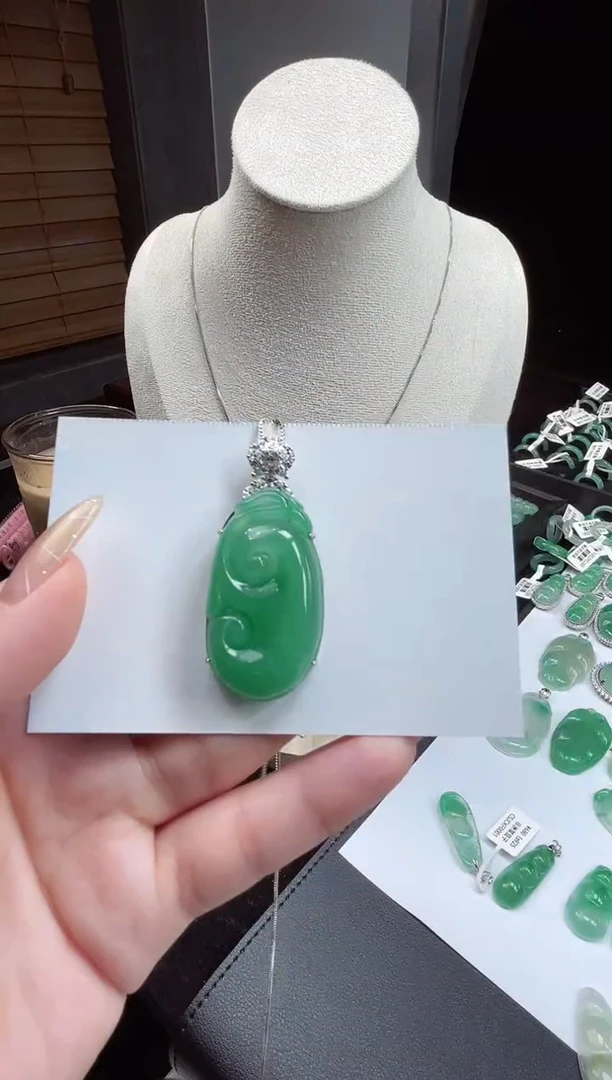 吊坠(赠链)银S925镶嵌石英质玉（非洲翠）24.550如意