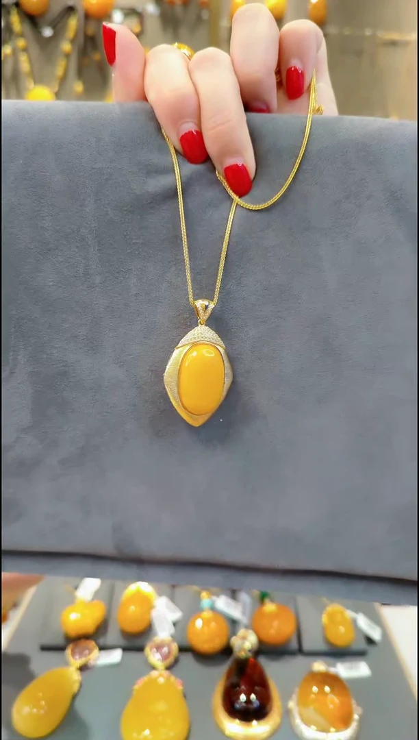 【闪购商品】蜜蜡吊坠(赠链)银S925镀金镶嵌H854蜜蜡吊坠