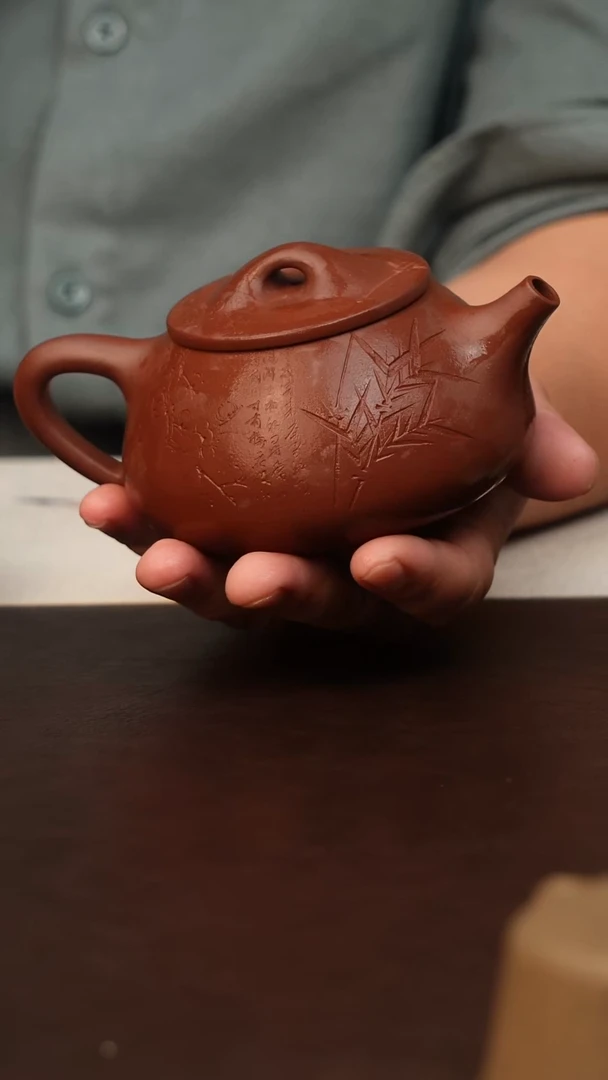 茶壶紫砂刻绘岁寒三友