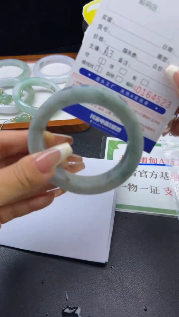 未镶嵌手镯定制翡翠没**?手镯