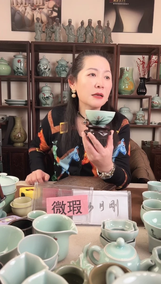 微瑕 釉中彩 兰花画 茶碗杯