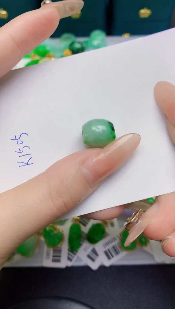 颈饰未镶嵌翡翠缅甸天然翡翠A货