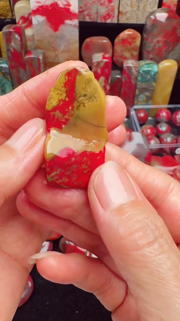 昌化鸡血石昌化田黄鸡血石