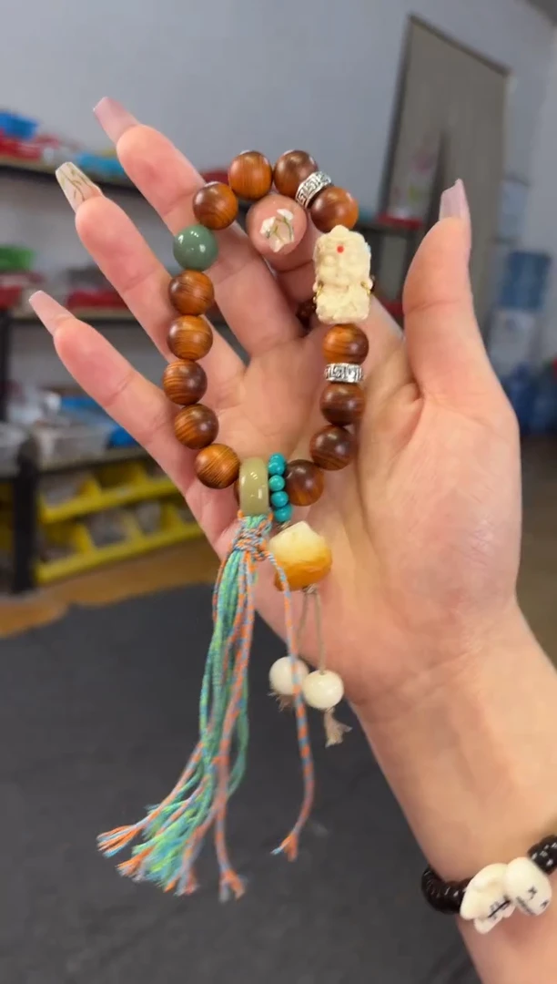 【闪购商品】柏木无事牌1.2崖柏度母手持