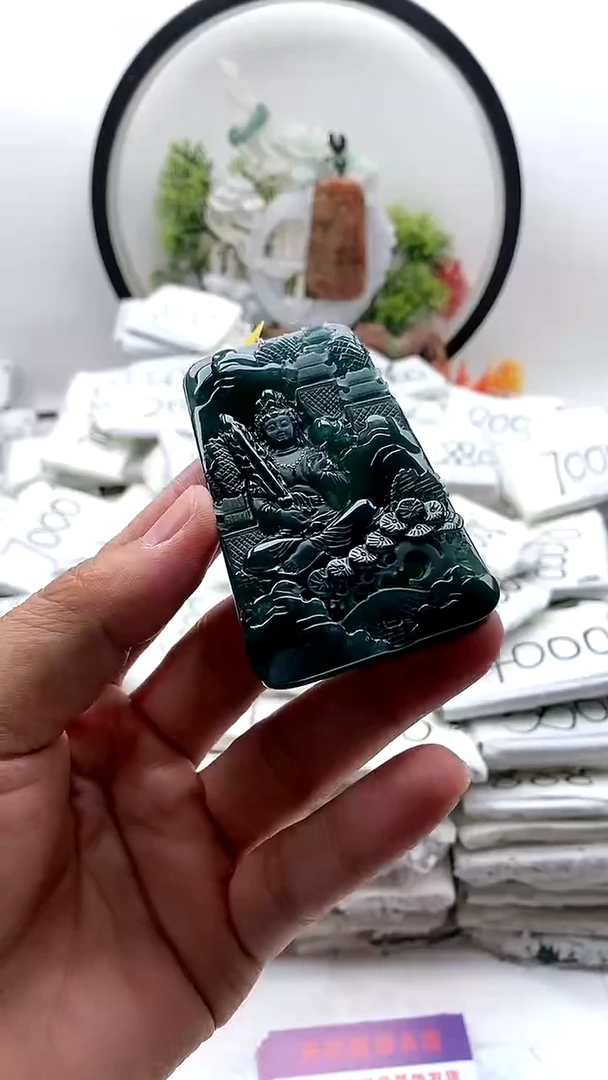 翡翠未镶嵌颈饰虚空藏